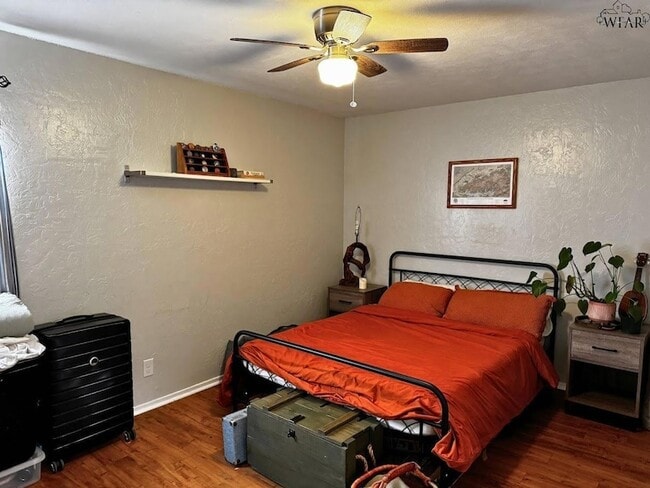 Building Photo - 2119 Selma Dr