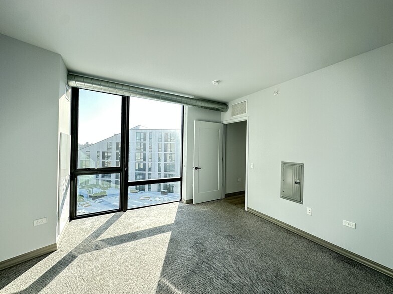 Building Photo - 2155 N Elston Ave