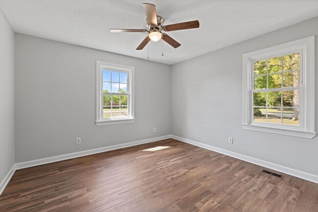 Building Photo - 315 Holland Hill Dr