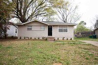 Building Photo - 9110 Woodford Dr