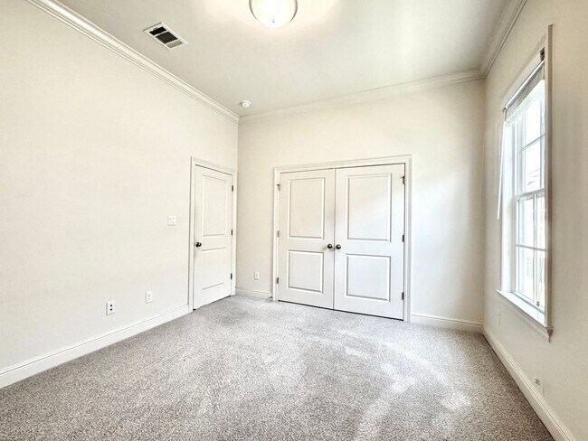 Building Photo - Cottage-Style 3BR Home in Americana