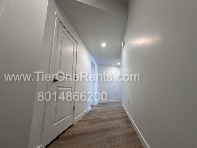 Building Photo - Move-in special:  First month's rent free!