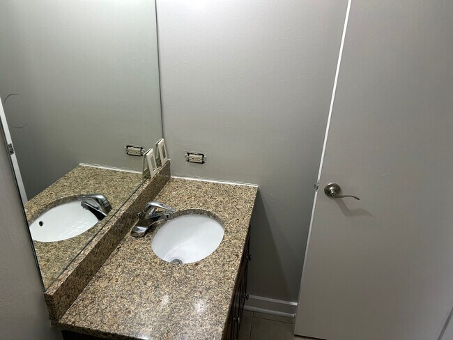 Building Photo - 1220 S Michigan Ave