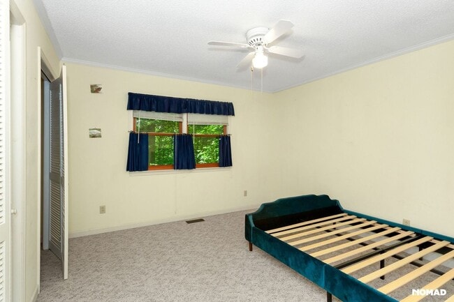 Building Photo - Peace & Beautiful 3BR House Near Rabun Gap...