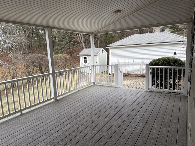 Building Photo - 396 Wellesley Ave