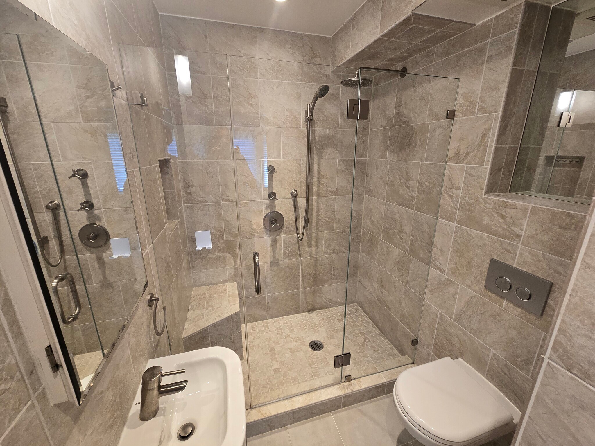 Large Shower with rainshower head and handheld - 1681 9th Ave