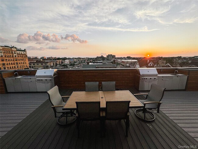 Building Photo - 135 E Park Ave