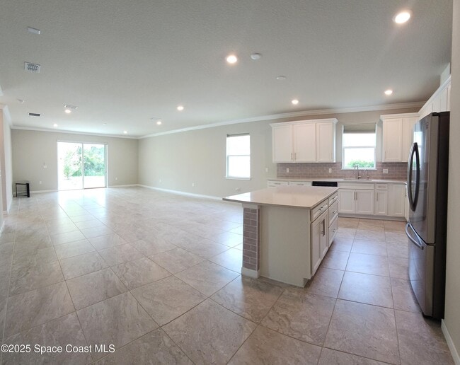Building Photo - 2112 Live Oak Lake Rd