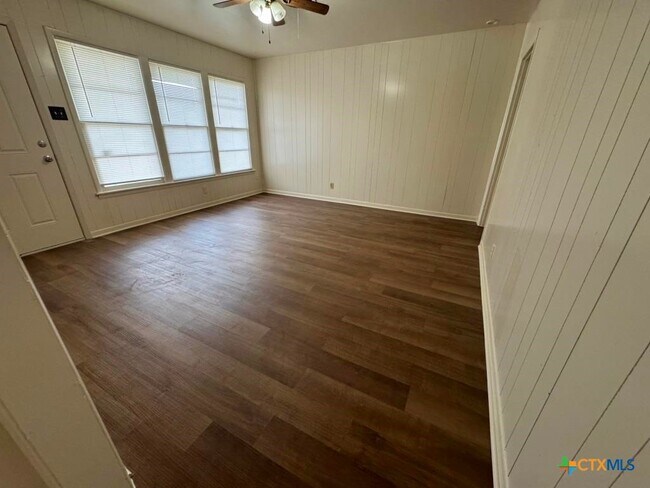 Building Photo - 1109 Estelle Ave