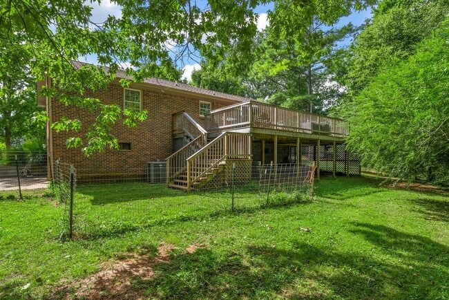 Building Photo - 114 Hickory Hill Dr