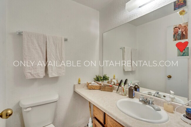 Building Photo - 728 W 1720 N