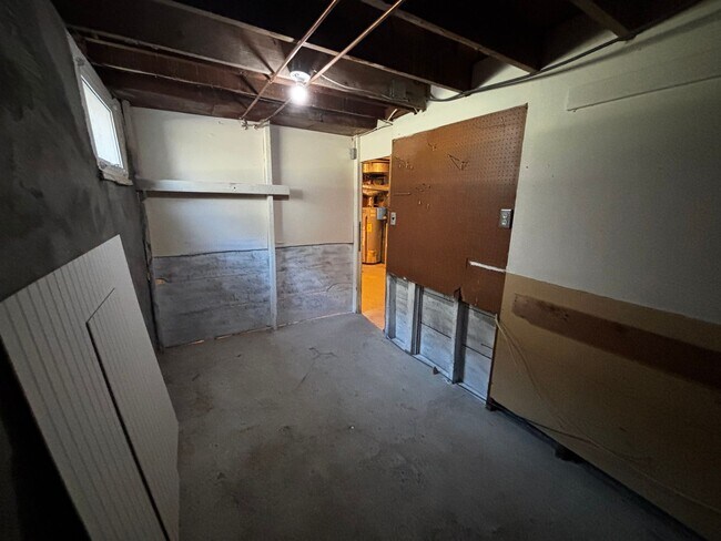 Building Photo - 1117 W 31st St