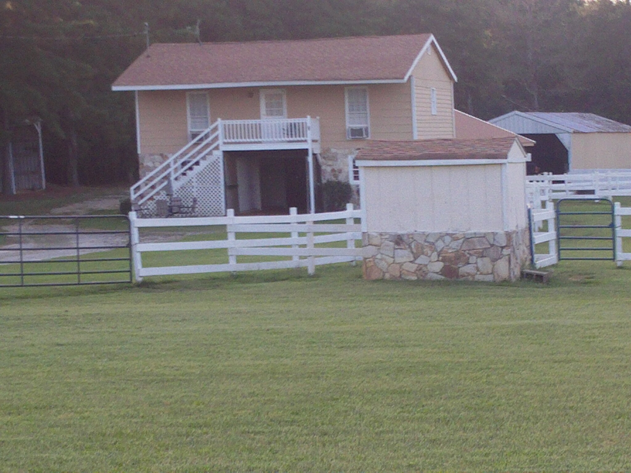 Front entrance - 2015 Woodlawn Rd
