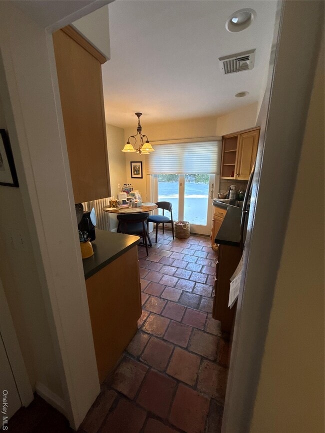 Building Photo - 64 Maple Dr