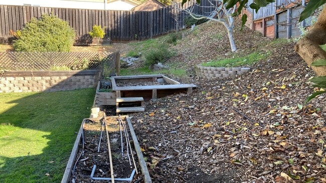 Building Photo - Gorgeous house - Huge Backyard with Bonus ...