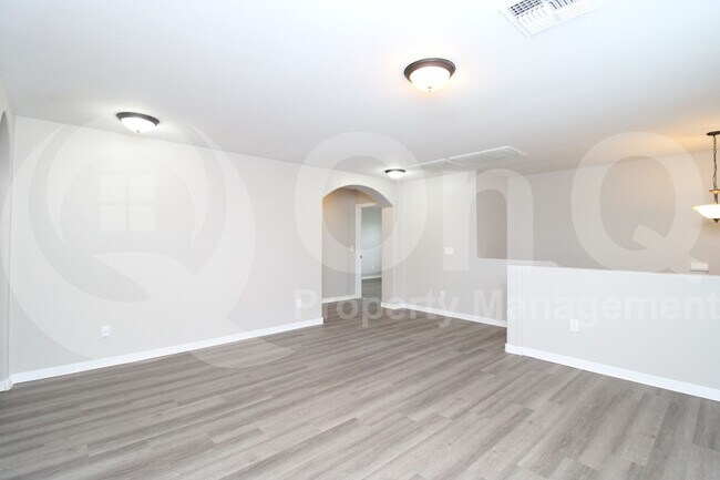 Building Photo - 947 S Utilis Dr
