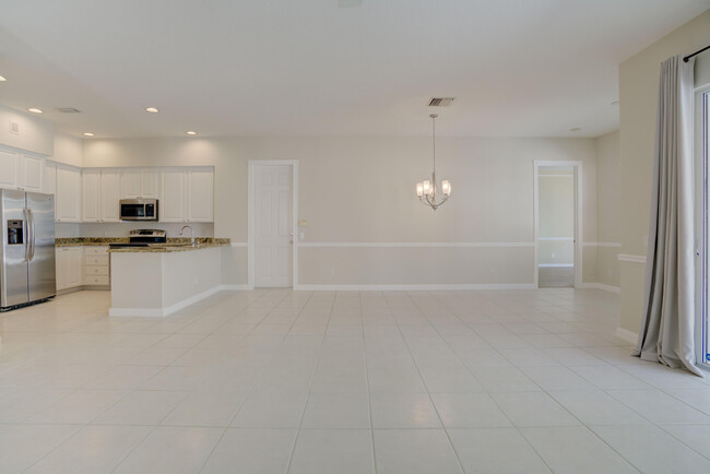 Building Photo - 256 San Remo Dr