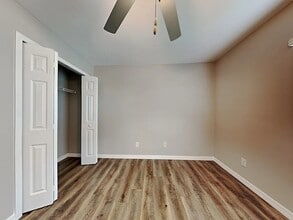 Building Photo - 128 NE 9th Pl