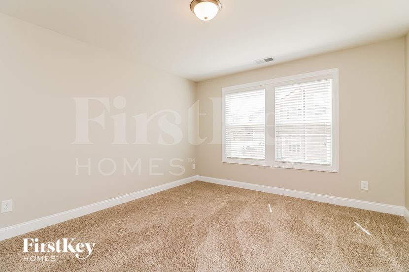 Building Photo - 159 Grey Hawk Dr