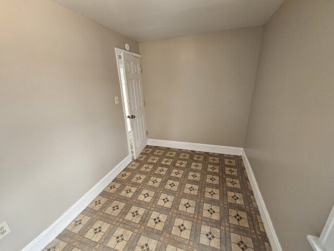 Building Photo - 1762 E 33rd St