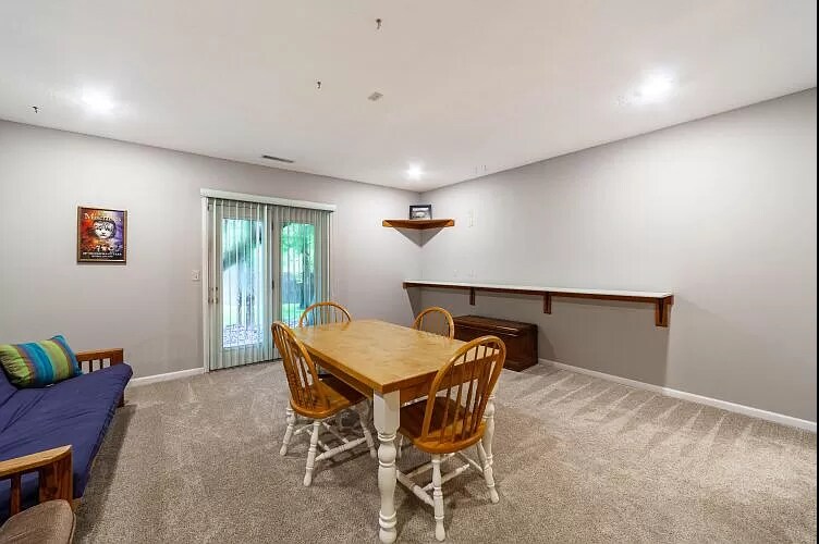 Building Photo - 4405 Fall River Dr