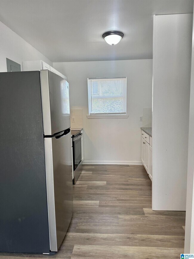 Building Photo - 1911 19th Ct N