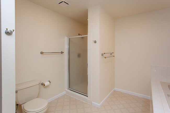 Building Photo - 3654 Hemlock Way