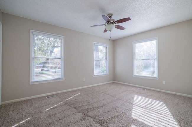 Building Photo - 4538 Golden Oaks Dr