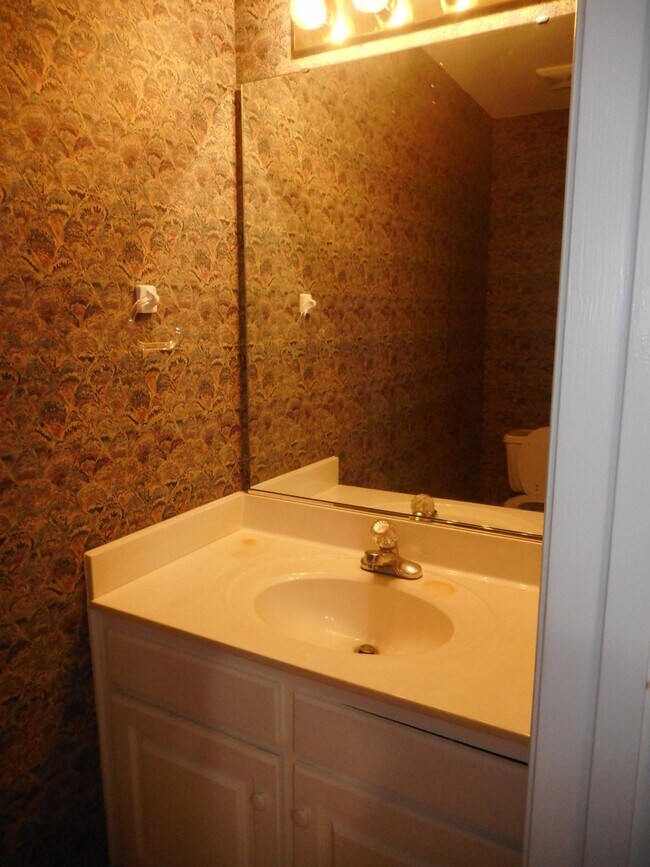 Building Photo - Beautiful Home in Northwest Greensboro