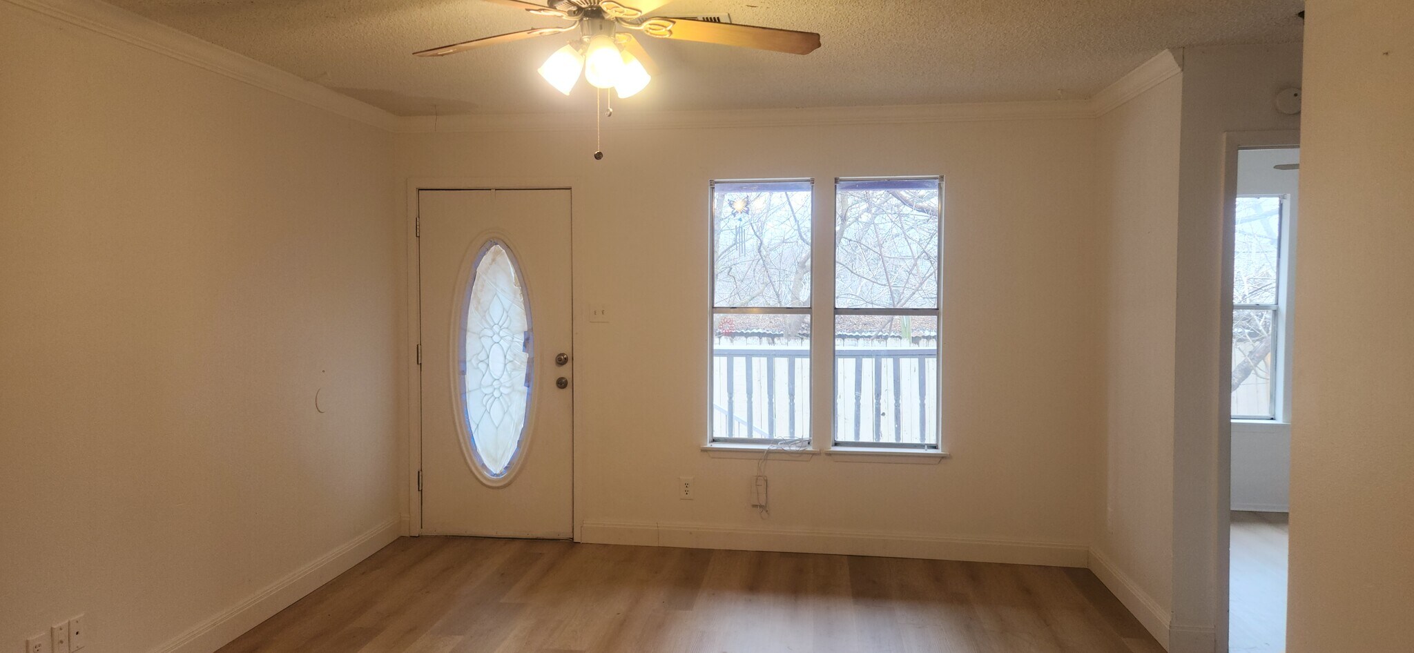 Building Photo - 605 E Applegate Dr