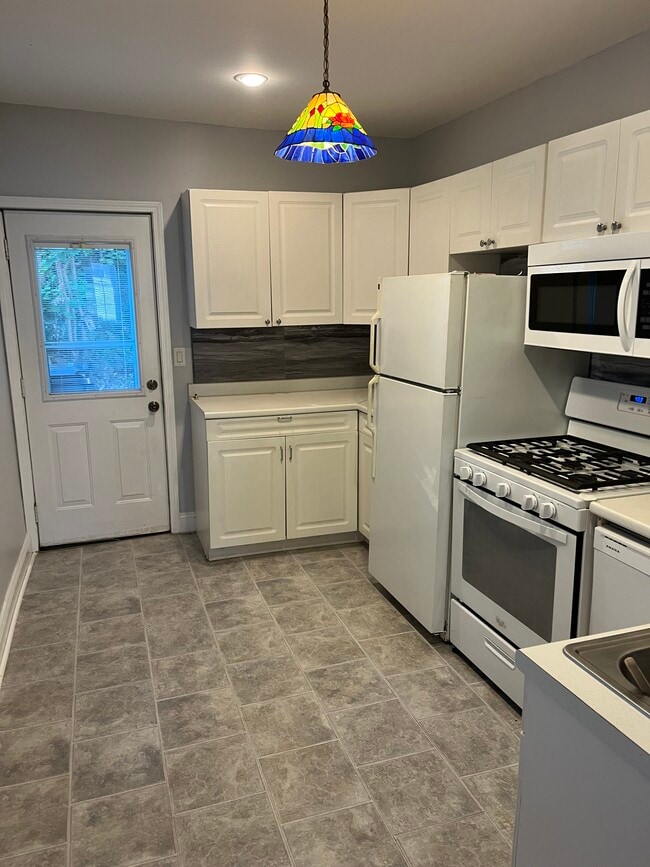 Building Photo - 220 N Bench St