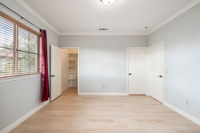 Building Photo - Three bedroom condo for lease in Arcadia