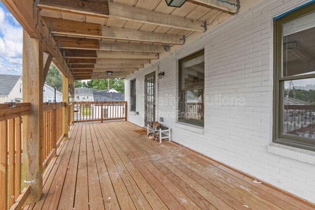 Building Photo - 620 S Benton Ave