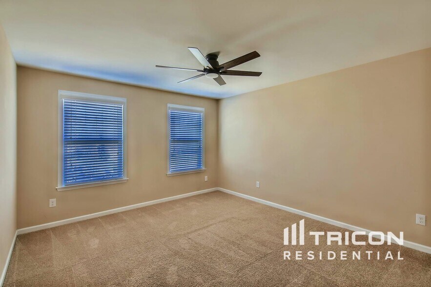 Building Photo - 2102 Eddie Massey Ln