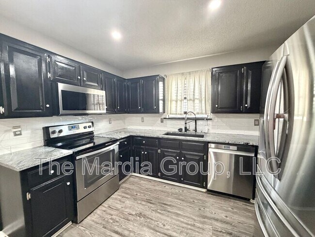 Building Photo - 923 Wayne Ave