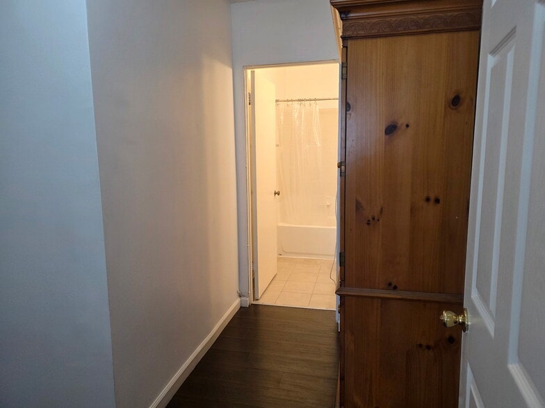 Bathroom approach - 343 Richmond St
