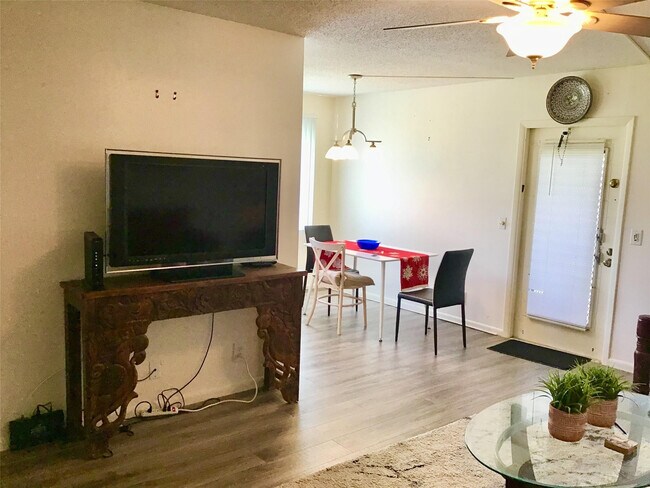 Building Photo - 438 Mansfield K