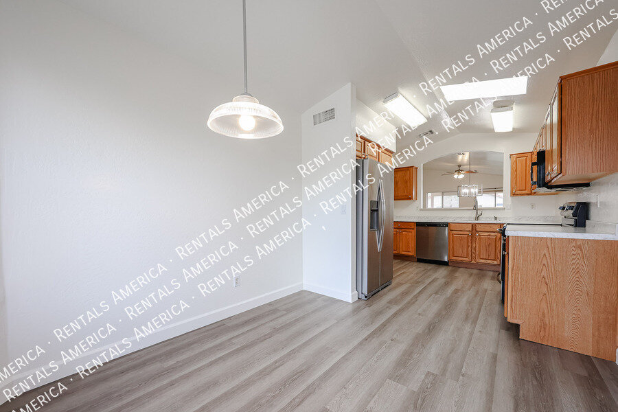 Building Photo - 10845 E Dragoon Ave