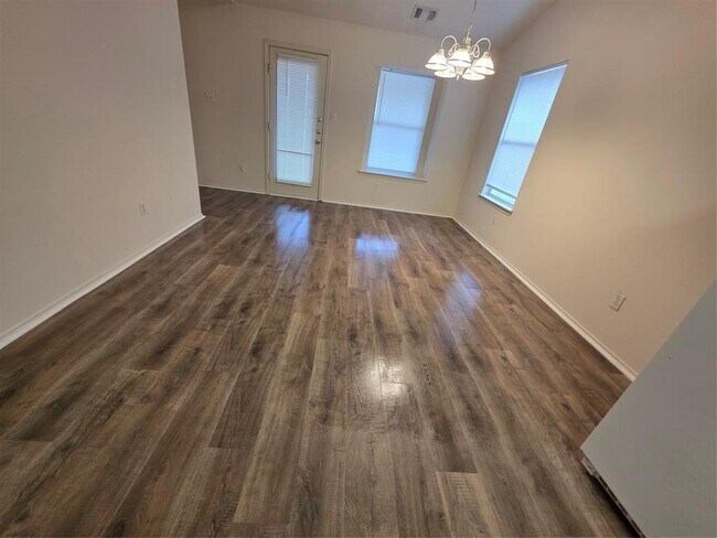 Building Photo - 643 Hogan