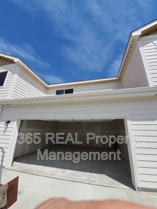 Building Photo - 701 Applegate Trail