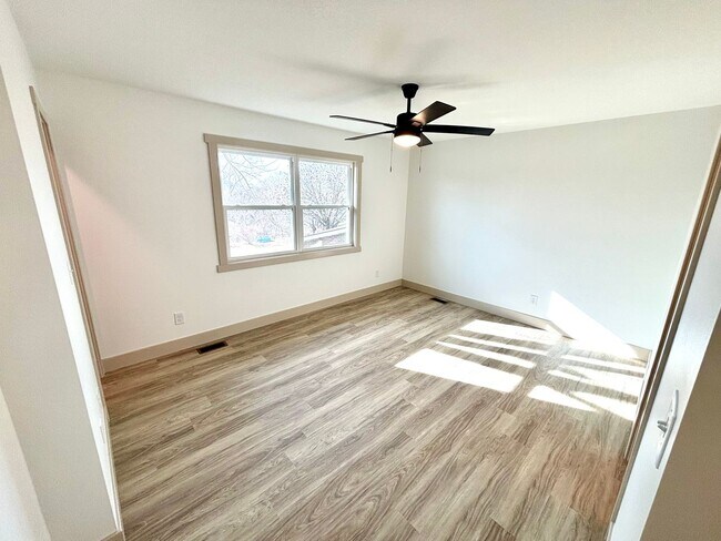 Building Photo - Newly Remodeled Home in the Heart of MHK!