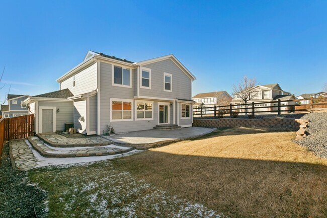 Building Photo - Gorgeous Home With Two Car Garage and Acce...