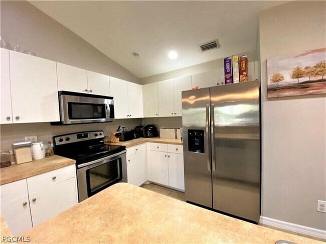 Building Photo - 4317 SW Santa Barbara Pl