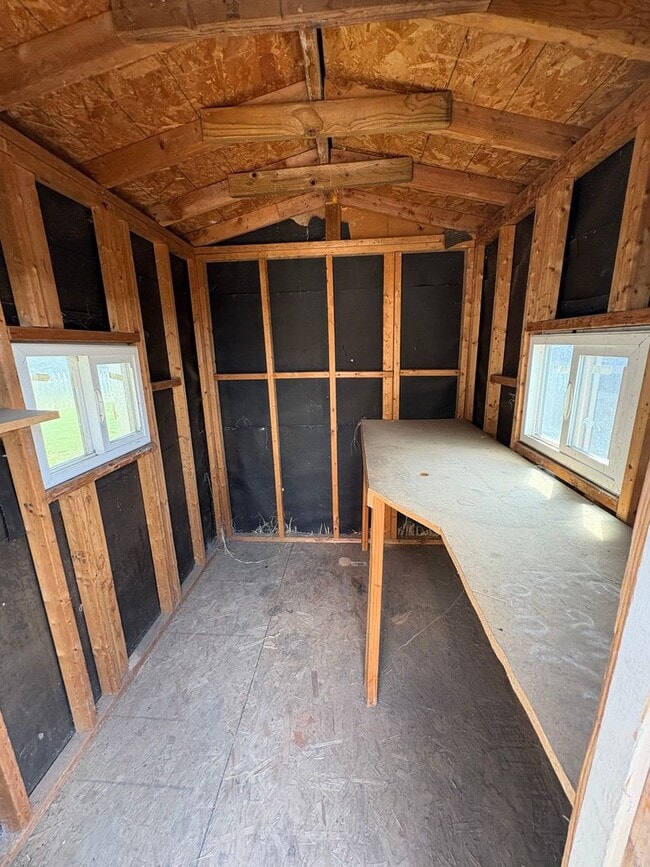 Building Photo - Spacious SE Tulare Home Near Shopping Centers Rent Ready!