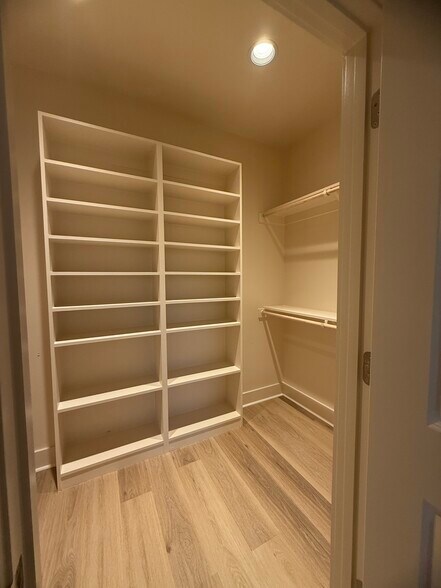 Building Photo - 104 Kirkland St