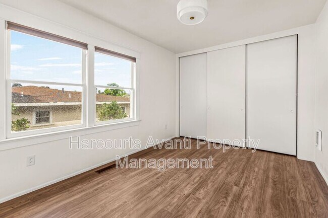 Building Photo - 915 Civic Center Dr