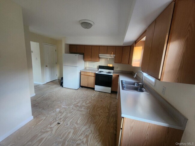 Building Photo - 698 South St