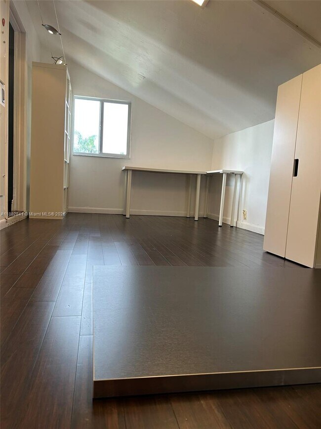 Building Photo - 4871 SW 103rd Ave