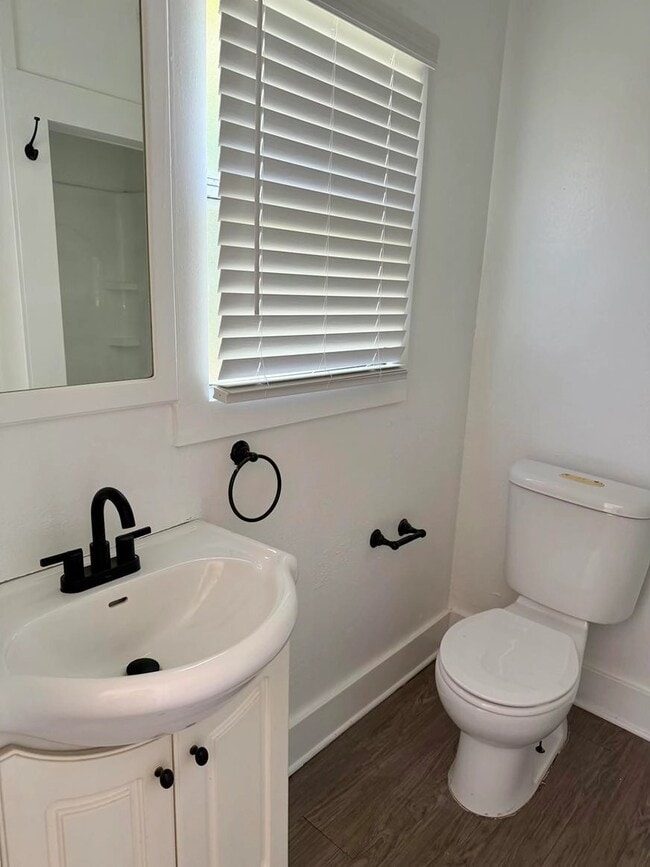 Interior Photo - 1750 1st St