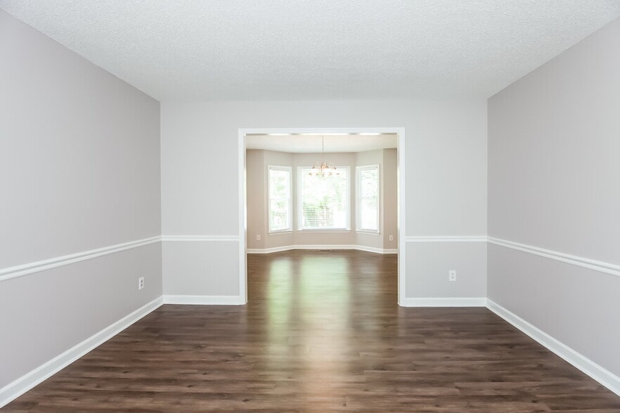 Building Photo - 6335 Teaneck Pl